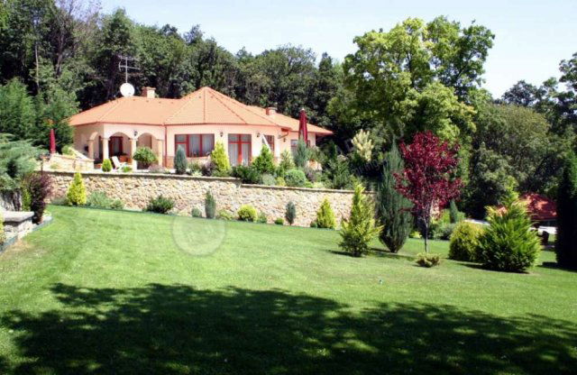 Kiadó családi ház, albérlet, Leányfaluban, Panoráma utcában