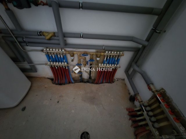 Eladó családi ház, Aranyosgadányban 98 M Ft, 7 szobás