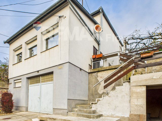 Eladó családi ház, Pécsett 69.7 M Ft, 4 szobás