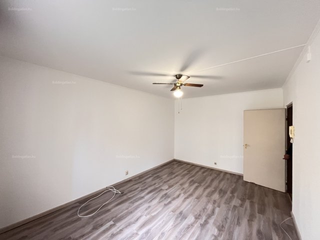 Kiadó panellakás, albérlet, Kaposváron, Kikerics utcában