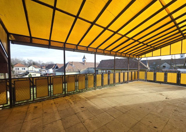 Eladó családi ház, Tokajban 125 M Ft, 9 szobás