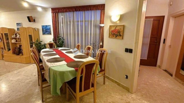 Eladó családi ház, Budapesten, II. kerületben 250 M Ft, 9 szobás