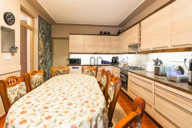 Eladó ikerház, Székesfehérvárott 99 M Ft, 5 szobás