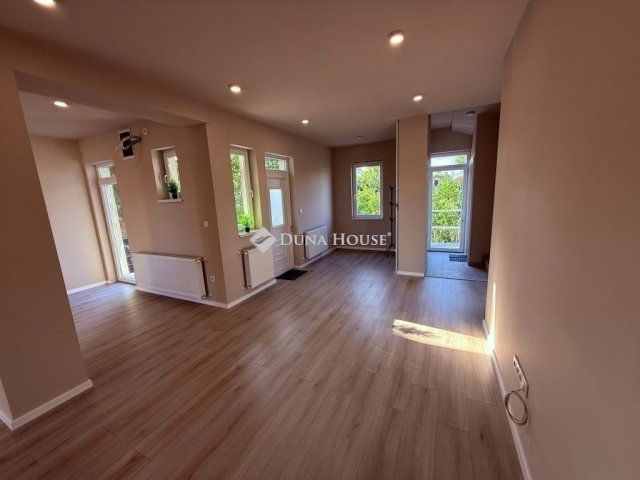 Eladó családi ház, Debrecenben 107.9 M Ft, 5 szobás