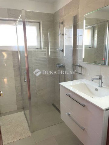 Eladó családi ház, Debrecenben 125 M Ft, 5 szobás