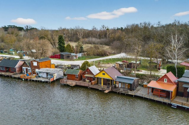 Eladó családi ház, Tatabányán 16 M Ft, 1 szobás