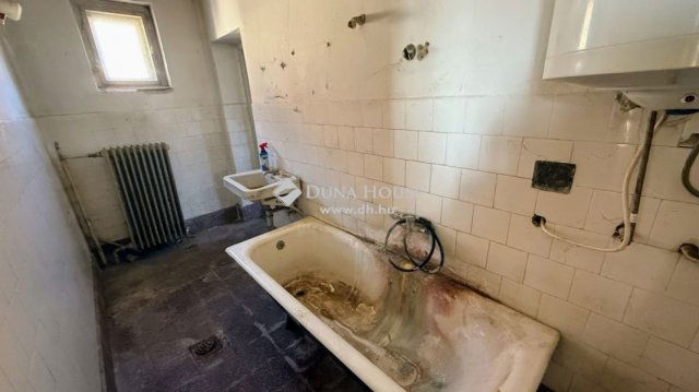 Eladó családi ház, Szombathelyen 65 M Ft, 3 szobás