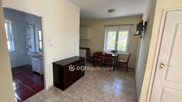 Eladó téglalakás, Pápán 42.9 M Ft, 2 szobás