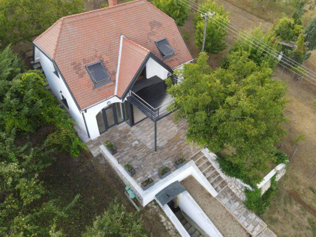 Eladó családi ház, Szigligeten 210 M Ft, 3 szobás