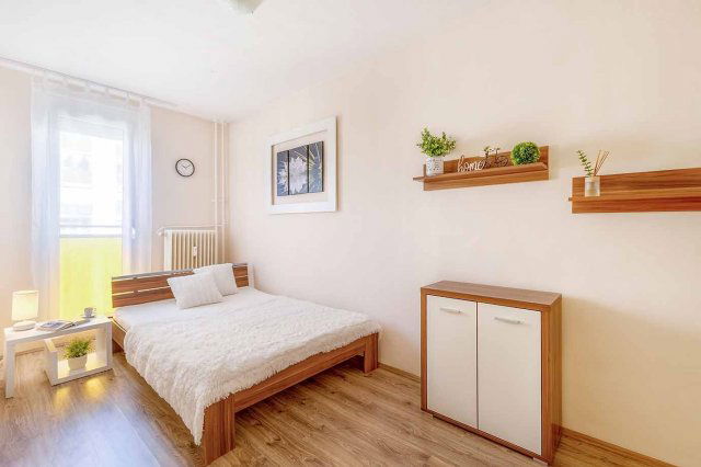 Kiadó panellakás, albérlet, Pécsett, Szigeti úton 190 E Ft / hó