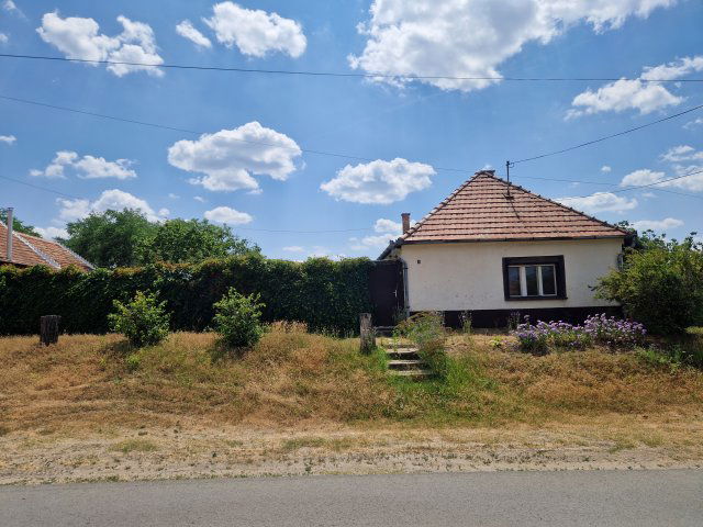 Eladó családi ház, Sükösdön 8.9 M Ft, 3 szobás
