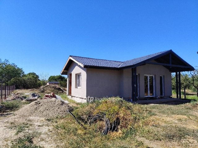 Eladó családi ház, Szolnokon 81 M Ft, 1+3 szobás