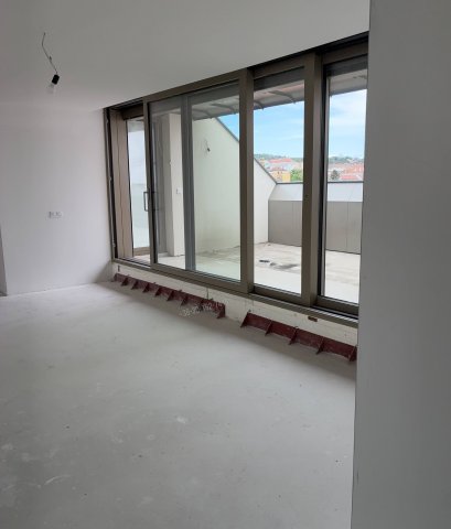 Eladó téglalakás, Pécsett, Rákóczi úton 250 M Ft, 4 szobás