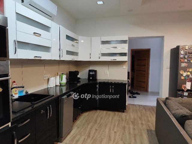 Eladó téglalakás, Budapesten, VIII. kerületben 88 M Ft, 4 szobás