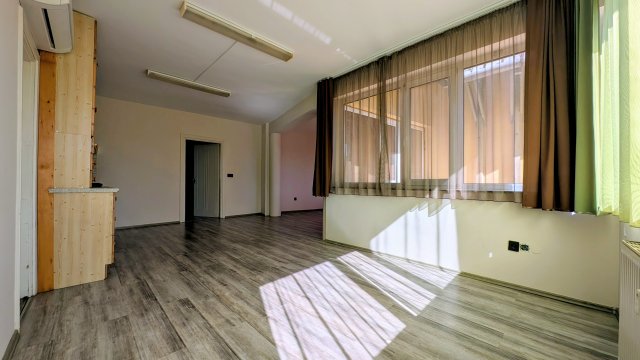 Eladó iroda, Kecskeméten 0.15 M Ft, 2 szobás