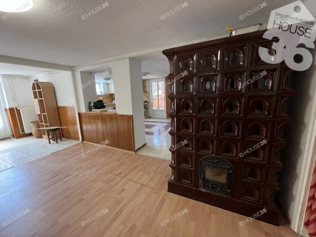 Eladó családi ház, Solton 59.9 M Ft, 5 szobás