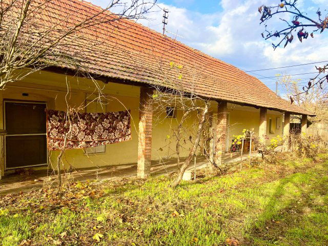 Eladó családi ház, Békésen 12 M Ft, 1 szobás