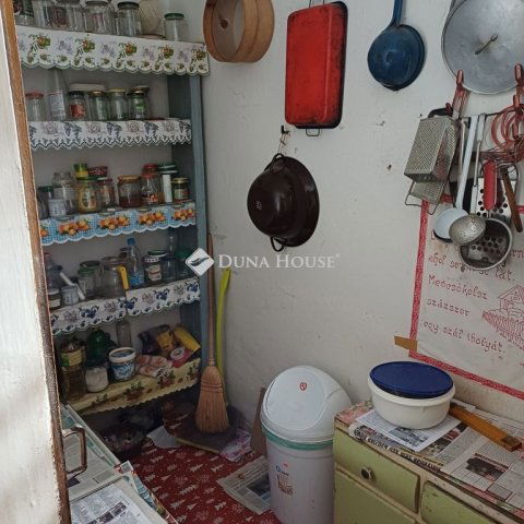 Eladó családi ház, Pécsett 44.9 M Ft, 3 szobás