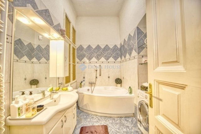 Eladó téglalakás, Budapesten, VIII. kerületben 171 M Ft