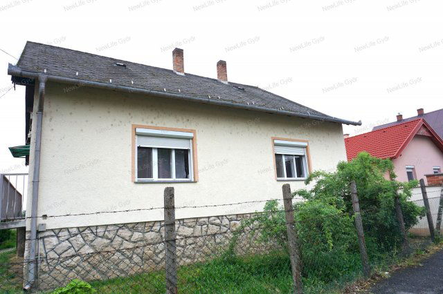Eladó családi ház, Győrött 59 M Ft, 3 szobás