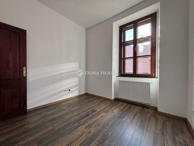 Eladó téglalakás, Sopronban 83.325 M Ft, 3 szobás