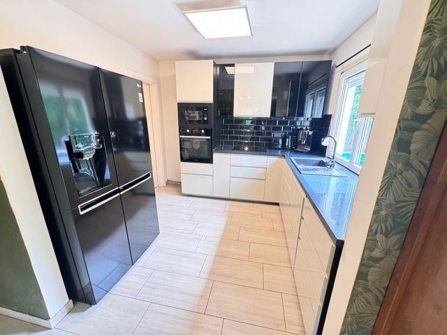 Eladó családi ház, Győrújbaráton 120 M Ft, 4 szobás