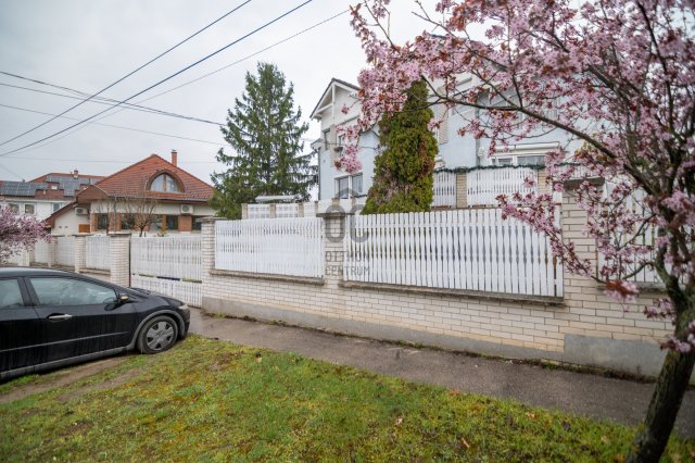 Eladó ikerház, Budapesten, XVI. kerületben 360 M Ft, 12 szobás