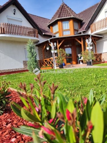 Eladó családi ház, Gyenesdiáson 270 M Ft, 9 szobás