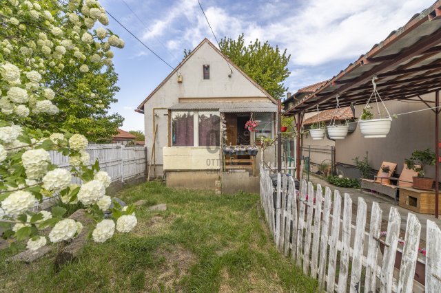 Eladó családi ház, Székesfehérvárott 35 M Ft, 1 szobás