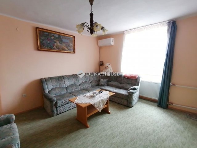 Eladó családi ház, Nagyvenyimen 27.9 M Ft, 1+1 szobás