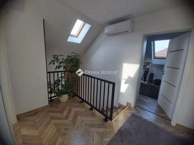 Eladó ikerház, Dunaharasztin 97 M Ft, 5 szobás