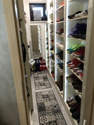 Eladó családi ház, Vecsésen 245 M Ft, 5 szobás