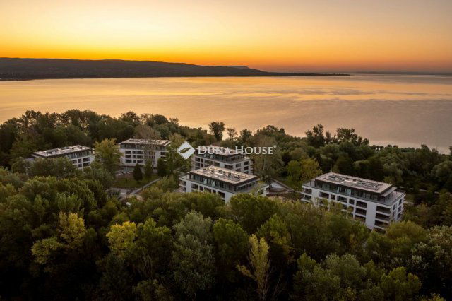 Eladó téglalakás, Keszthelyen 370 M Ft, 5 szobás