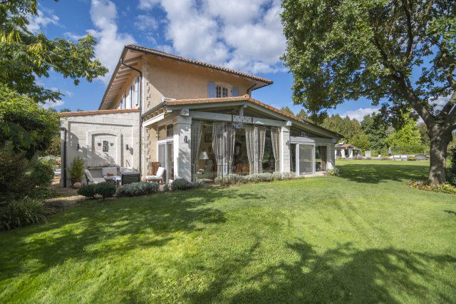 Eladó családi ház, Isaszegen 699 M Ft, 8 szobás