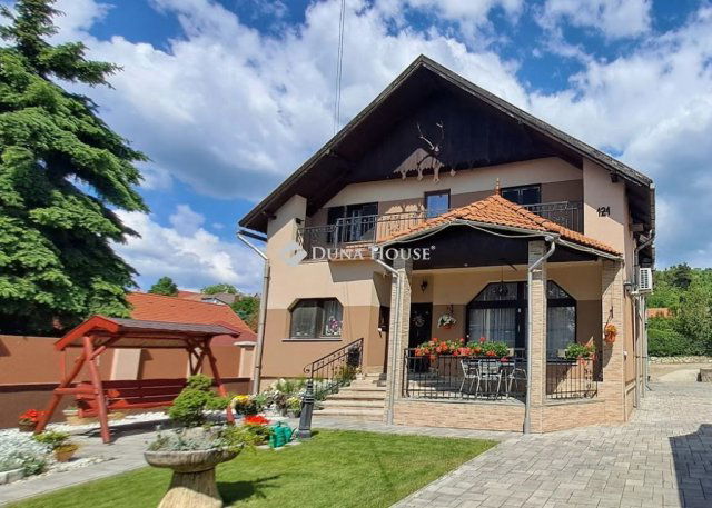 Eladó családi ház, Tatabányán 99.9 M Ft, 6 szobás