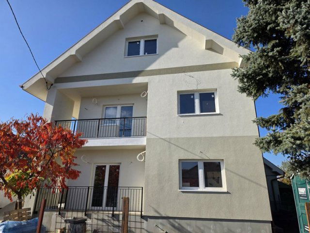 Eladó családi ház, Besnyőn 199 M Ft, 10 szobás