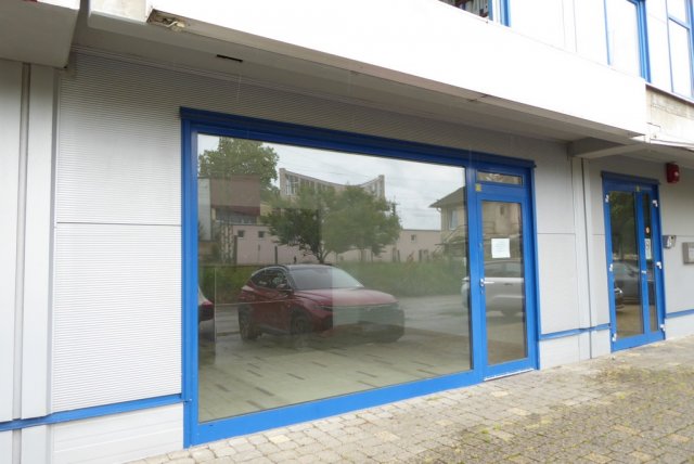 Kiadó üzlethelyiség, Pécsett, Nyírfa utcában 135 E Ft / hó