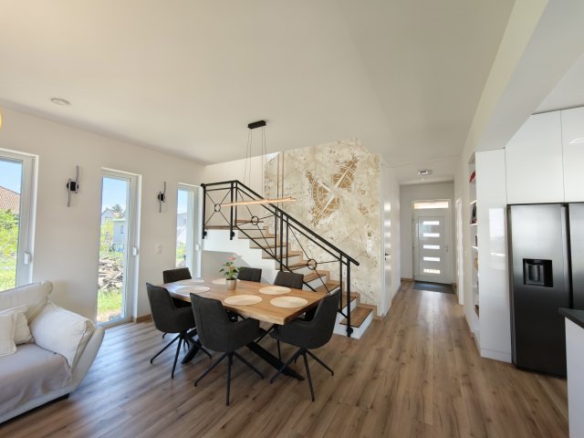 Eladó családi ház, Százhalombattán, Emese utcában 179.999 M Ft