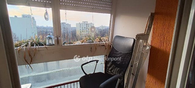 Eladó panellakás, Szegeden 49.5 M Ft, 1+2 szobás