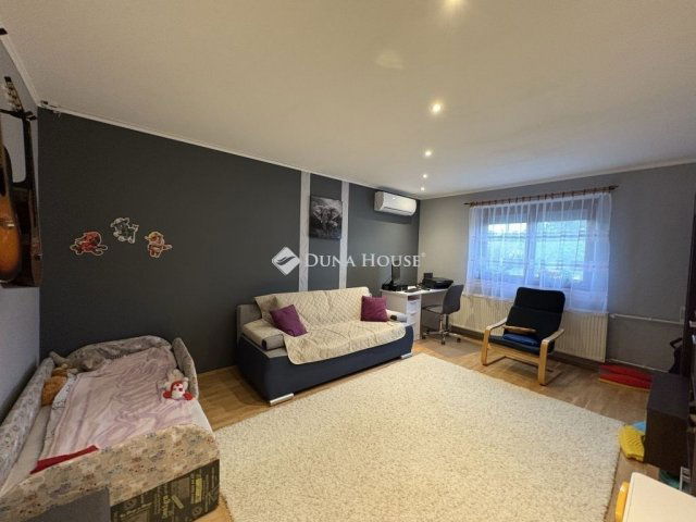 Eladó téglalakás, Pécsett 67.9 M Ft, 2 szobás