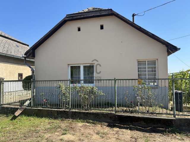 Eladó családi ház, Tuzséren 11.9 M Ft, 3 szobás