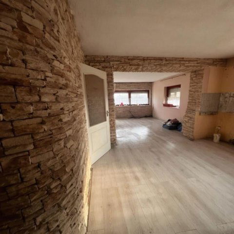 Eladó családi ház, Kulcson 69.999 M Ft, 2+1 szobás