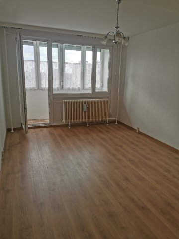 Eladó panellakás, Dunaújvárosban 33.5 M Ft, 2 szobás