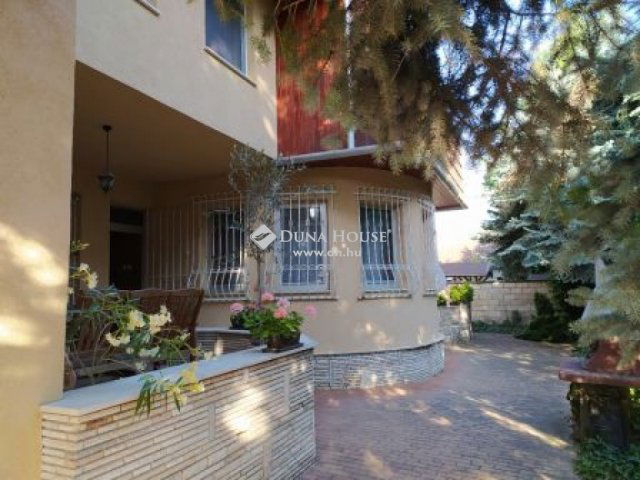 Eladó családi ház, Érden 260 M Ft, 8 szobás