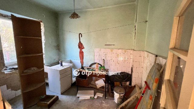 Eladó téglalakás, Pápán 14.99 M Ft, 1 szobás