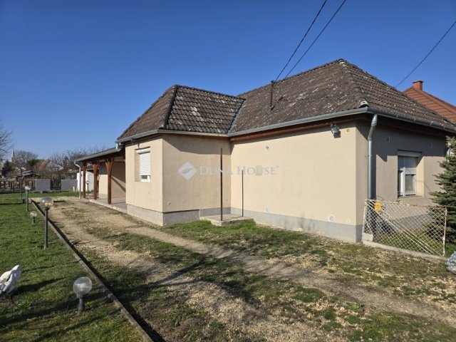 Eladó családi ház, Sárbogárdon 27 M Ft, 3 szobás