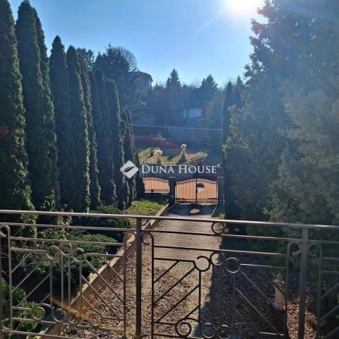 Eladó családi ház, Budakeszin 244 M Ft, 4 szobás