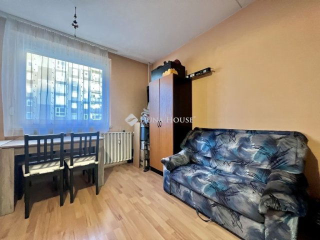 Eladó panellakás, Veszprémben 50 M Ft, 2 szobás