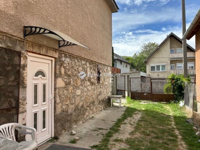 Eladó családi ház, Lábatlanon 49.9 M Ft, 4 szobás