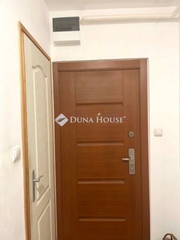 Eladó panellakás, Pécsett 55.9 M Ft, 4 szobás